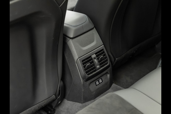 BMW 1-serie M135 xDrive - Pano - Memoryzetels - ACC - Stuurwiel Verwarmd - Head-up