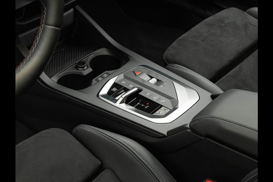 BMW 1-serie M135 xDrive - Pano - Memoryzetels - ACC - Stuurwiel Verwarmd - Head-up