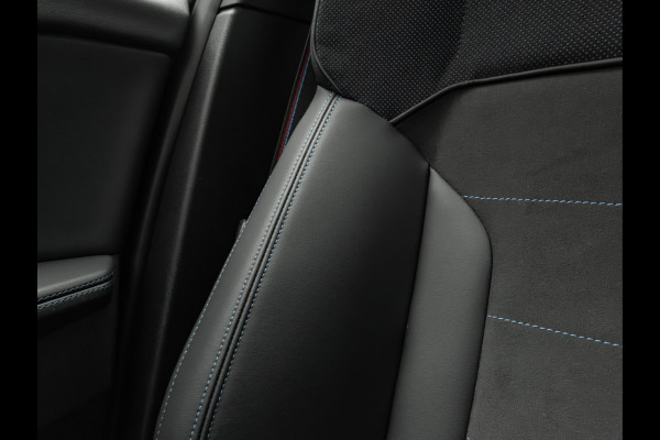 BMW 1-serie M135 xDrive - Pano - Memoryzetels - ACC - Stuurwiel Verwarmd - Head-up