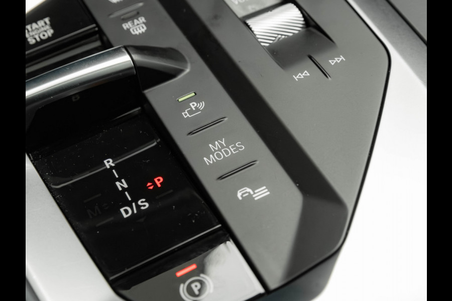 BMW 1-serie M135 xDrive - Pano - Memoryzetels - ACC - Stuurwiel Verwarmd - Head-up