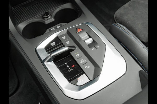 BMW 1-serie M135 xDrive - Pano - Memoryzetels - ACC - Stuurwiel Verwarmd - Head-up