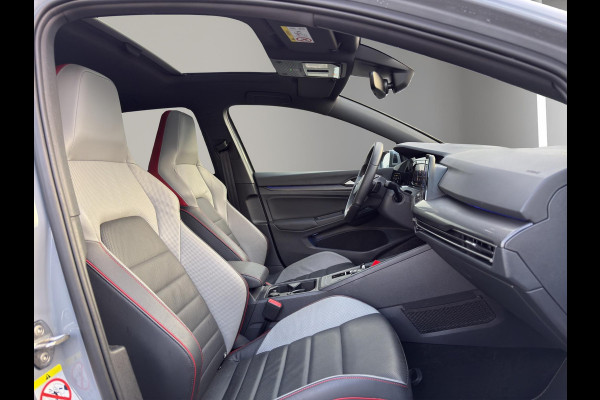 Volkswagen Golf 2.0 TSI GTI Pano Head-Up | 19"Velg | Camera | Vol Leer | Standkachel | Sfeerverl. Matrix-LED-koplamp (IQ.Light) |