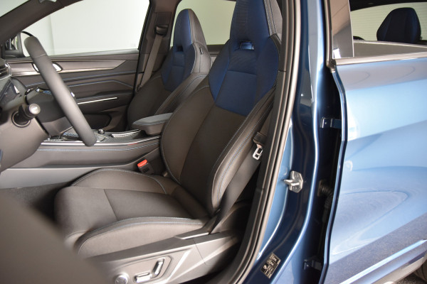 Lynk & Co 01 1.5 PHEV 261PK MY23 | Donkere hemel | 360 Camera | 7.4 kWh boordlader | S/K-panodak | Adapt. Cruise | Memory | Elek. klep | LM 20" | 7435