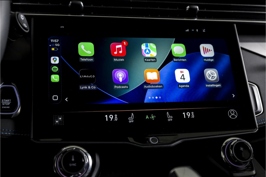 Lynk & Co 01 1.5 PHEV 261PK MY23 | Donkere hemel | 360 Camera | 7.4 kWh boordlader | S/K-panodak | Adapt. Cruise | Memory | Elek. klep | LM 20" | 7435