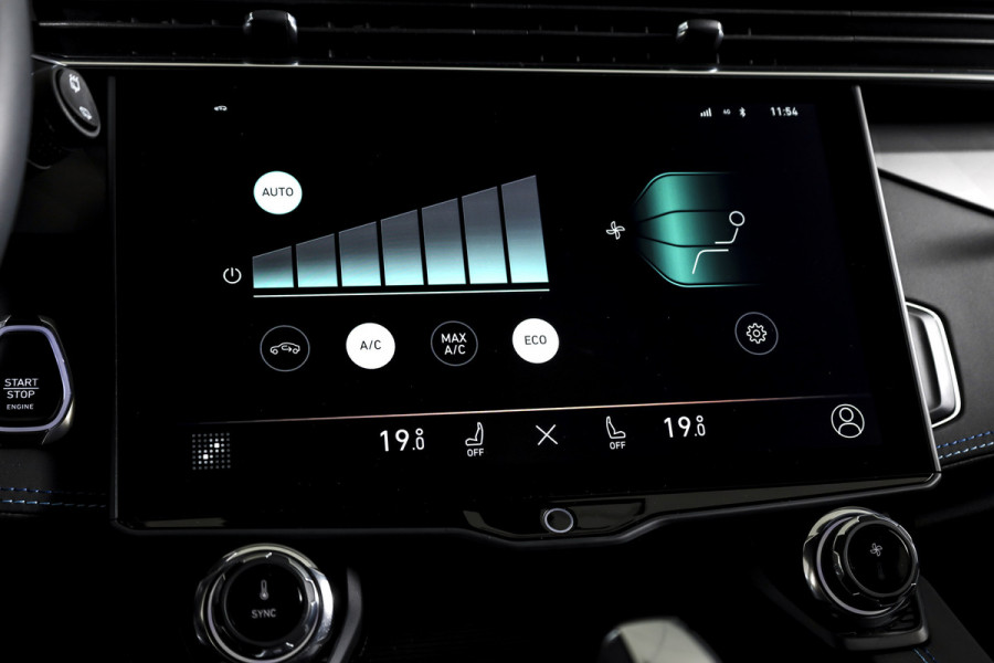 Lynk & Co 01 1.5 PHEV 261PK MY23 | Donkere hemel | 360 Camera | 7.4 kWh boordlader | S/K-panodak | Adapt. Cruise | Memory | Elek. klep | LM 20" | 7435