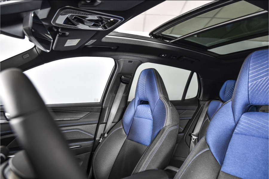 Lynk & Co 01 1.5 PHEV 261PK MY23 | Donkere hemel | 360 Camera | 7.4 kWh boordlader | S/K-panodak | Adapt. Cruise | Memory | Elek. klep | LM 20" | 7435