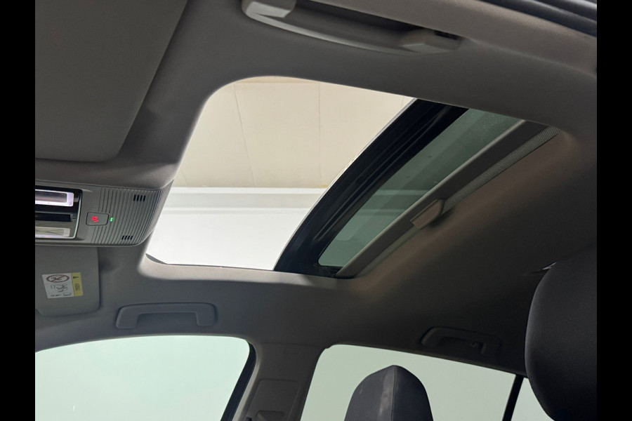 Volkswagen Golf 1.5 eTSI 150pk Style Black Edition | PANO | Camera | Matrix LED | Velours | Ambient | ACC | Carplay | Trekhaak