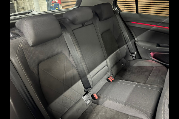 Volkswagen Golf 1.5 eTSI 150pk Style Black Edition | PANO | Camera | Matrix LED | Velours | Ambient | ACC | Carplay | Trekhaak