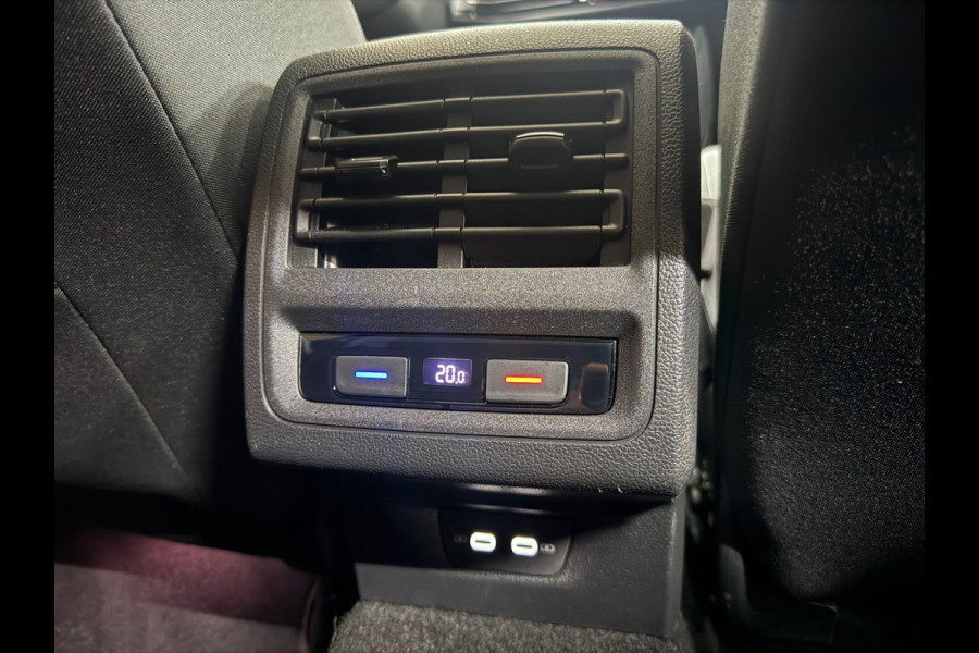 Volkswagen Golf 1.5 eTSI 150pk Style Black Edition | PANO | Camera | Matrix LED | Velours | Ambient | ACC | Carplay | Trekhaak