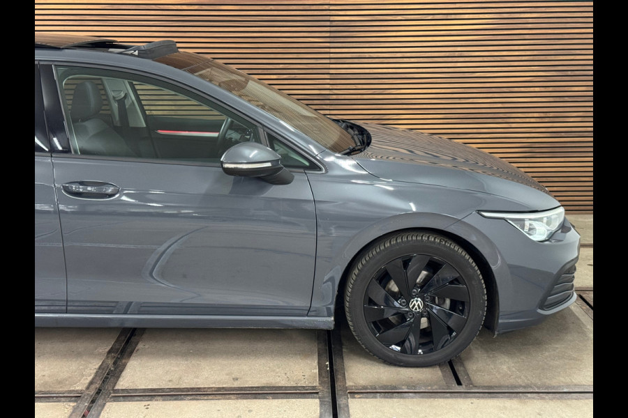 Volkswagen Golf 1.5 eTSI 150pk Style Black Edition | PANO | Camera | Matrix LED | Velours | Ambient | ACC | Carplay | Trekhaak