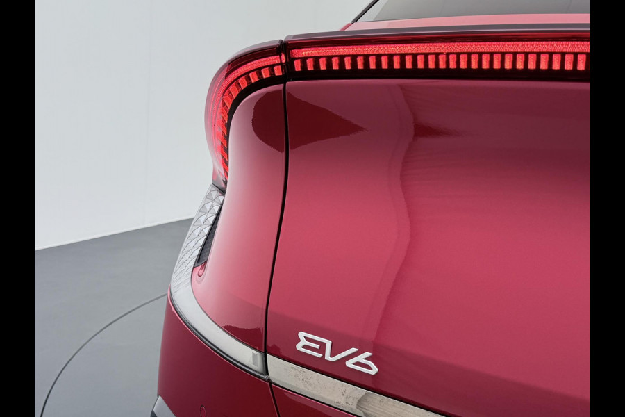 Kia Ev6 GT AWD 77.4 kWh SOH 99% VAN: €41.900,- VOOR: €37.877,- UW EINDEJAARSVOORDEEL: €4.023,- | 585PK!| PANO | KIA GARANTIE T/M 2029 | STOEL/STUUR VERW. | 360 CAMERA| ELEK. ACHTERKLEP| HEAD-UP| MERIDIAN AUDIO|