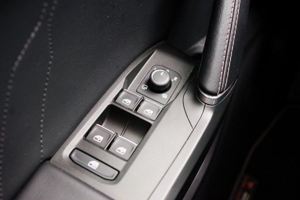 CUPRA Formentor 1.4 e-Hybrid 204 PK Business PHEV, Panoramadak, Groot-Navigatie, Adap. Cruise Control