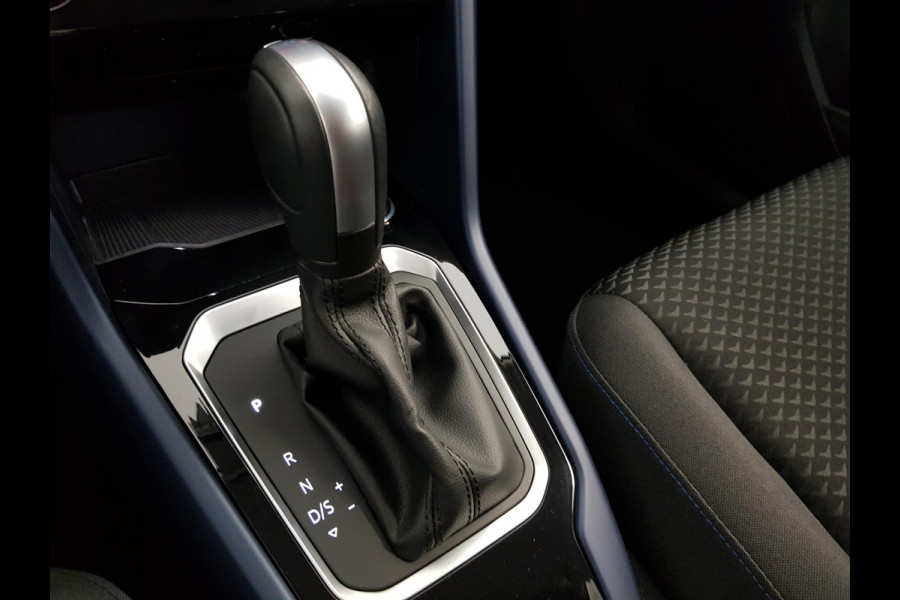 Volkswagen T-Roc 1.5 TSI 150pk DSG United R-Line | Navigatie | 19"Lichtmetalen velgen | Digitale Cockpit | Adaptive Cruise cruise control | Led