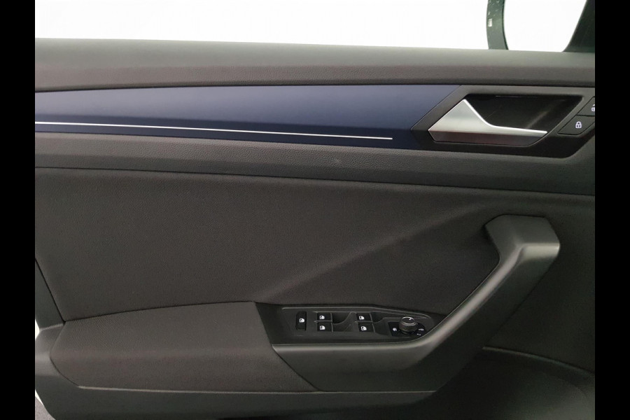 Volkswagen T-Roc 1.5 TSI 150pk DSG United R-Line | Navigatie | 19"Lichtmetalen velgen | Digitale Cockpit | Adaptive Cruise cruise control | Led