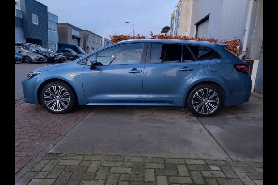 Toyota Corolla Touring Sports 2.0 Hybrid Business Plus