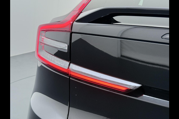 Volvo C40 Recharge Plus 69 kWh VAN: 34.900,- VOOR: 30.877,- UW EINDEJAARSVOORDEEL: 4.023,- SOH 93% STOEL/ STUURVERW. | PANO| WARMTEPOMP| ELEK. TREKHAAK| ELEK. ACHTERKLEP| DODE HOEK|