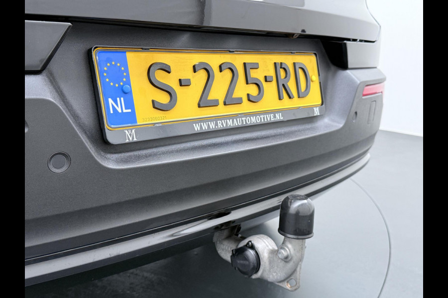 Volvo C40 Recharge Plus 69 kWh VAN: 34.900,- VOOR: 30.877,- UW EINDEJAARSVOORDEEL: 4.023,- SOH 93% STOEL/ STUURVERW. | PANO| WARMTEPOMP| ELEK. TREKHAAK| ELEK. ACHTERKLEP| DODE HOEK|