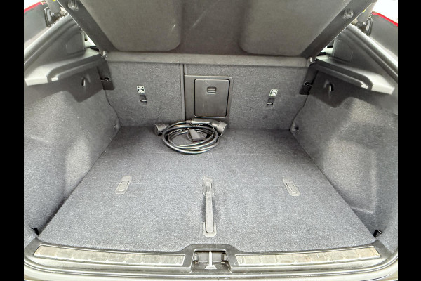 Volvo C40 Recharge Plus 69 kWh VAN: 34.900,- VOOR: 30.877,- UW EINDEJAARSVOORDEEL: 4.023,- SOH 93% STOEL/ STUURVERW. | PANO| WARMTEPOMP| ELEK. TREKHAAK| ELEK. ACHTERKLEP| DODE HOEK|