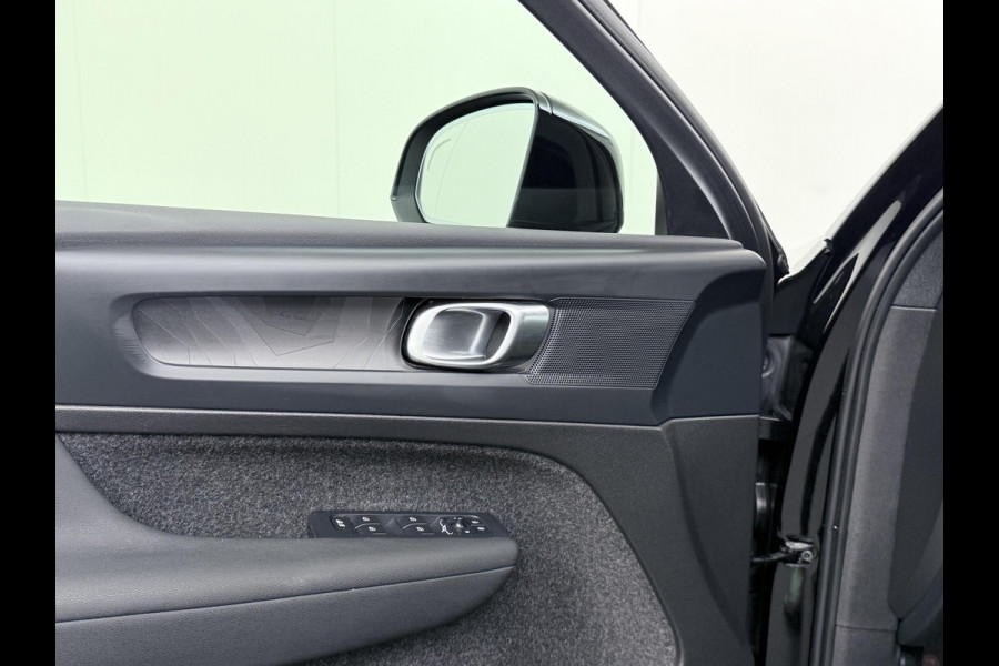 Volvo C40 Recharge Plus 69 kWh VAN: 34.900,- VOOR: 30.877,- UW EINDEJAARSVOORDEEL: 4.023,- SOH 93% STOEL/ STUURVERW. | PANO| WARMTEPOMP| ELEK. TREKHAAK| ELEK. ACHTERKLEP| DODE HOEK|