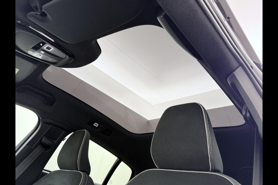 Volvo C40 Recharge Plus 69 kWh VAN: 34.900,- VOOR: 30.877,- UW EINDEJAARSVOORDEEL: 4.023,- SOH 93% STOEL/ STUURVERW. | PANO| WARMTEPOMP| ELEK. TREKHAAK| ELEK. ACHTERKLEP| DODE HOEK|