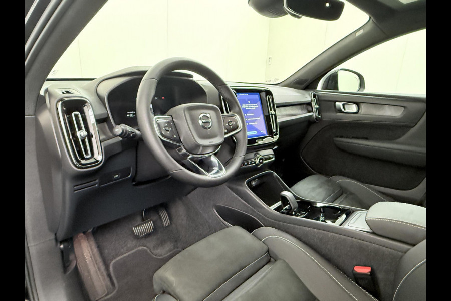 Volvo C40 Recharge Plus 69 kWh VAN: 34.900,- VOOR: 30.877,- UW EINDEJAARSVOORDEEL: 4.023,- SOH 93% STOEL/ STUURVERW. | PANO| WARMTEPOMP| ELEK. TREKHAAK| ELEK. ACHTERKLEP| DODE HOEK|