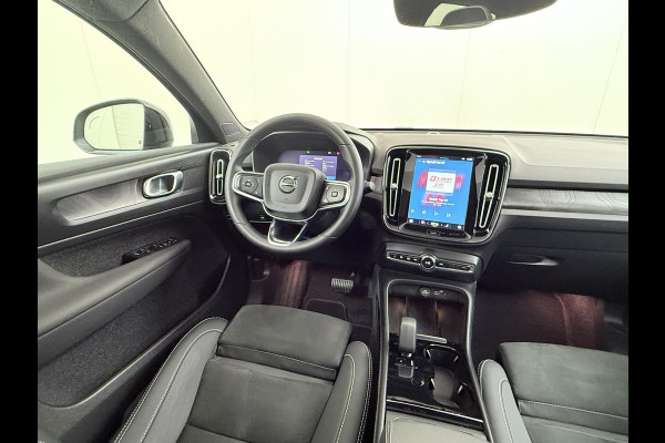 Volvo C40 Recharge Plus 69 kWh VAN: 34.900,- VOOR: 30.877,- UW EINDEJAARSVOORDEEL: 4.023,- SOH 93% STOEL/ STUURVERW. | PANO| WARMTEPOMP| ELEK. TREKHAAK| ELEK. ACHTERKLEP| DODE HOEK|