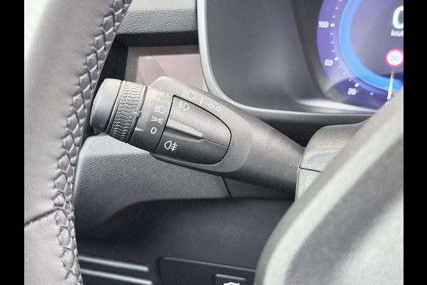 Volvo C40 Recharge Plus 69 kWh VAN: 34.900,- VOOR: 30.877,- UW EINDEJAARSVOORDEEL: 4.023,- SOH 93% STOEL/ STUURVERW. | PANO| WARMTEPOMP| ELEK. TREKHAAK| ELEK. ACHTERKLEP| DODE HOEK|