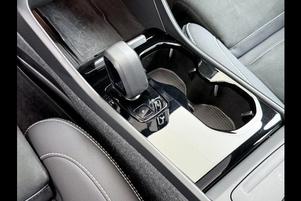 Volvo C40 Recharge Plus 69 kWh VAN: 34.900,- VOOR: 30.877,- UW EINDEJAARSVOORDEEL: 4.023,- SOH 93% STOEL/ STUURVERW. | PANO| WARMTEPOMP| ELEK. TREKHAAK| ELEK. ACHTERKLEP| DODE HOEK|