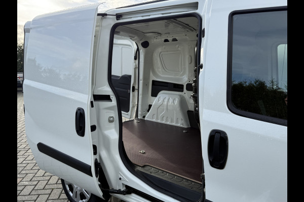 Fiat Doblò Cargo 1.6 MJ 105 PK / L1H1 / 1e EIG. / AIRCO / CRUISE / TREKHAAK / NAVI / 3-ZITS