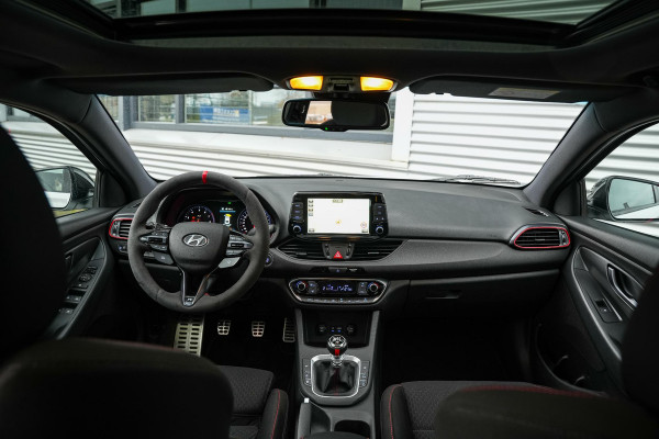 Hyundai i30 Fastback 2.0 T-GDI N1 Panodak Pops And Bangs Navigatie Camera Stoelverw. Alcantara Keyless Stoel Stuurverw.