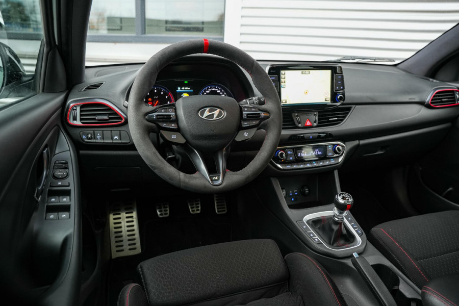Hyundai i30 Fastback 2.0 T-GDI N1 Panodak Pops And Bangs Navigatie Camera Stoelverw. Alcantara Keyless Stoel Stuurverw.