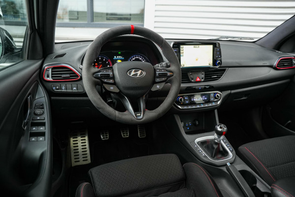 Hyundai i30 Fastback 2.0 T-GDI N1 Panodak Pops And Bangs Navigatie Camera Stoelverw. Alcantara Keyless Stoel Stuurverw.