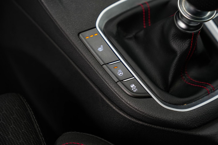 Hyundai i30 Fastback 2.0 T-GDI N1 Panodak Pops And Bangs Navigatie Camera Stoelverw. Alcantara Keyless Stoel Stuurverw.