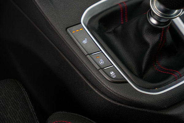 Hyundai i30 Fastback 2.0 T-GDI N1 Panodak Pops And Bangs Navigatie Camera Stoelverw. Alcantara Keyless Stoel Stuurverw.