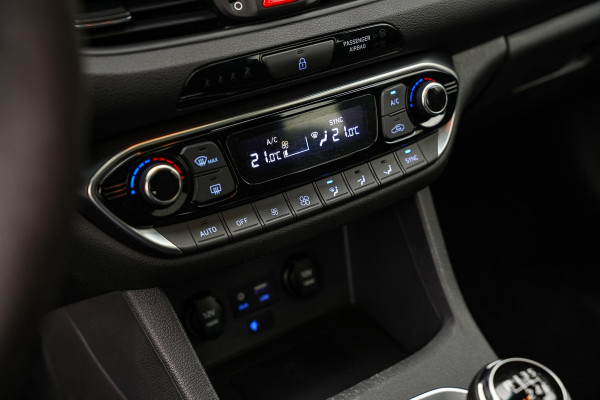 Hyundai i30 Fastback 2.0 T-GDI N1 Panodak Pops And Bangs Navigatie Camera Stoelverw. Alcantara Keyless Stoel Stuurverw.