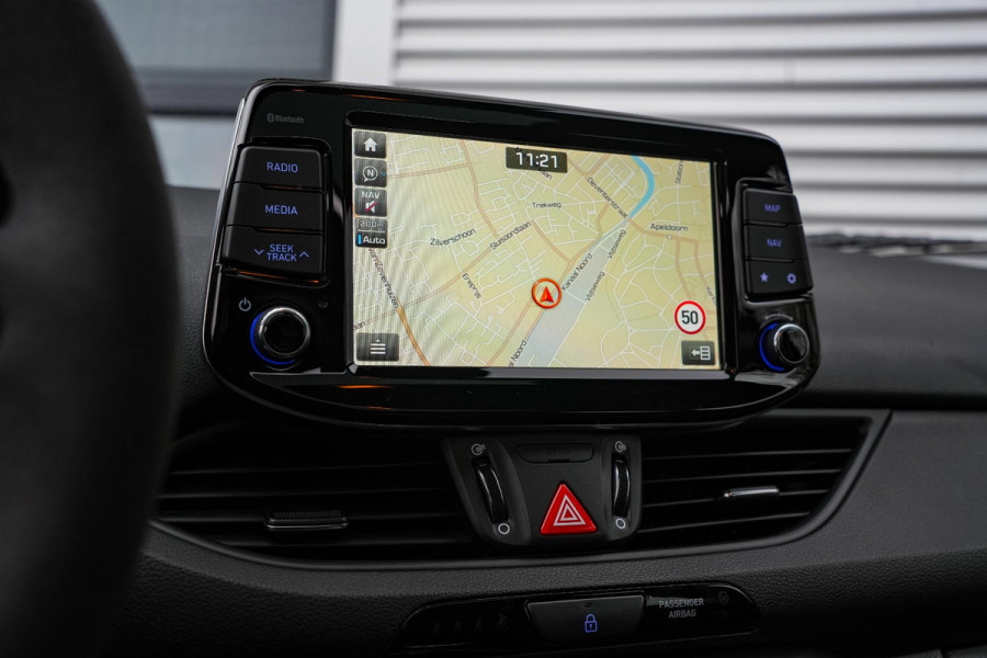 Hyundai i30 Fastback 2.0 T-GDI N1 Panodak Pops And Bangs Navigatie Camera Stoelverw. Alcantara Keyless Stoel Stuurverw.