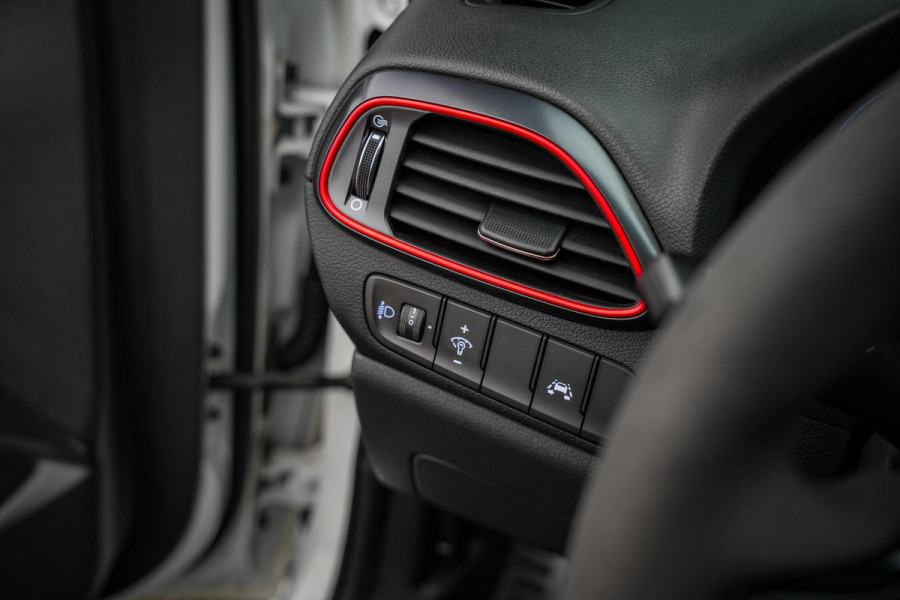 Hyundai i30 Fastback 2.0 T-GDI N1 Panodak Pops And Bangs Navigatie Camera Stoelverw. Alcantara Keyless Stoel Stuurverw.