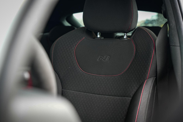 Hyundai i30 Fastback 2.0 T-GDI N1 Panodak Pops And Bangs Navigatie Camera Stoelverw. Alcantara Keyless Stoel Stuurverw.