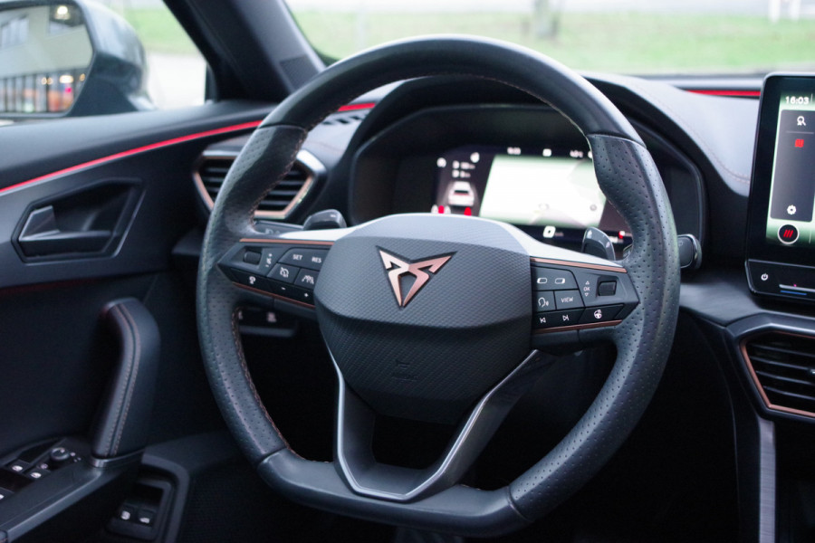 CUPRA Formentor 1.4 e-Hybrid Adrenaline, Leder, Panoramadak, Trekhaak, Memory, Camera