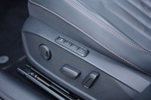 CUPRA Formentor 1.4 e-Hybrid Adrenaline, Leder, Panoramadak, Trekhaak, Memory, Camera