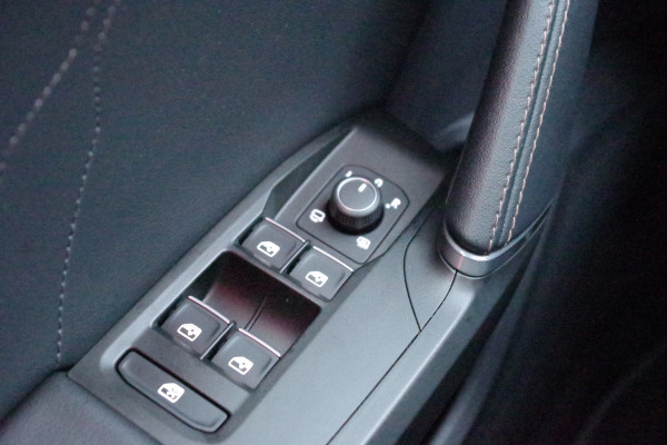 CUPRA Formentor 1.4 e-Hybrid Adrenaline, Leder, Panoramadak, Trekhaak, Memory, Camera