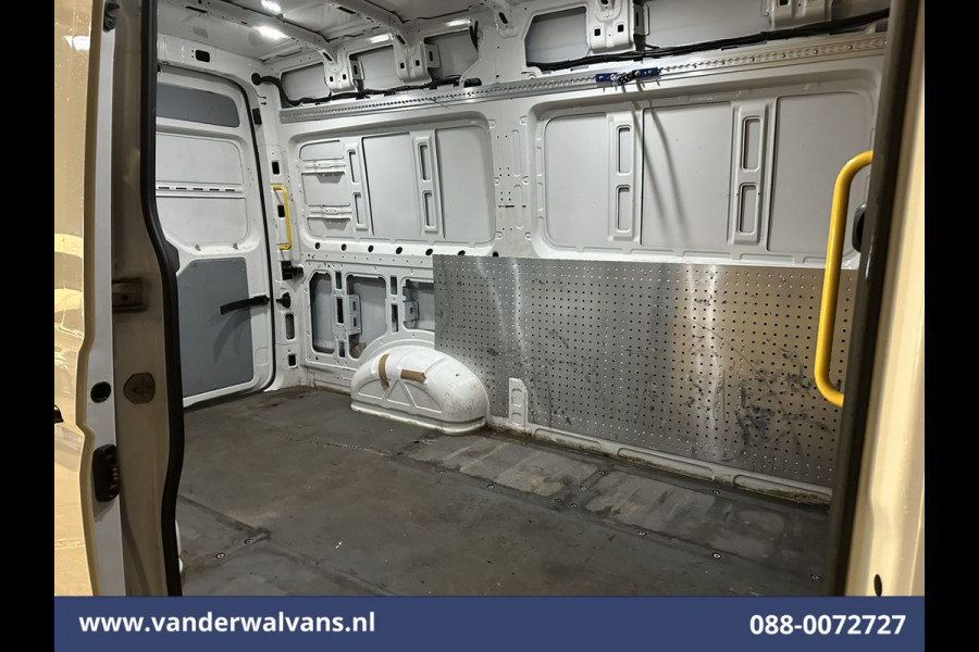 Volkswagen Crafter 2.0 TDI 141pk L3H3 L2H2 Euro6 Airco | Apple Carplay | Android Auto | Camera | Stoelverwarming Parkeersensoren