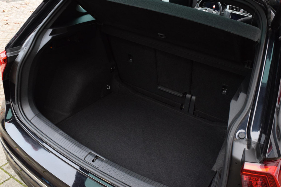 Volkswagen Tiguan 1.5 150pk R-Line|Dak|20"|Cam.|Elek.klep|Trekhk.
