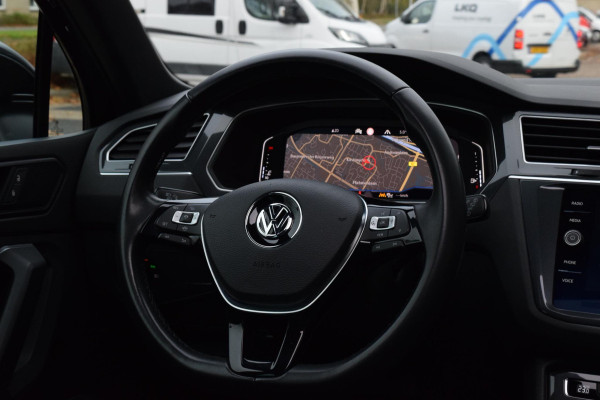 Volkswagen Tiguan 1.5 150pk R-Line|Dak|20"|Cam.|Elek.klep|Trekhk.