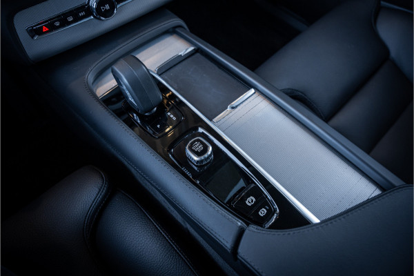 Volvo XC90 2.0 T8 Plug-in hybrid AWD Plus Dark - Panorama | Luchtvering | H&K | Elek. Trekhaak | 360 Camera