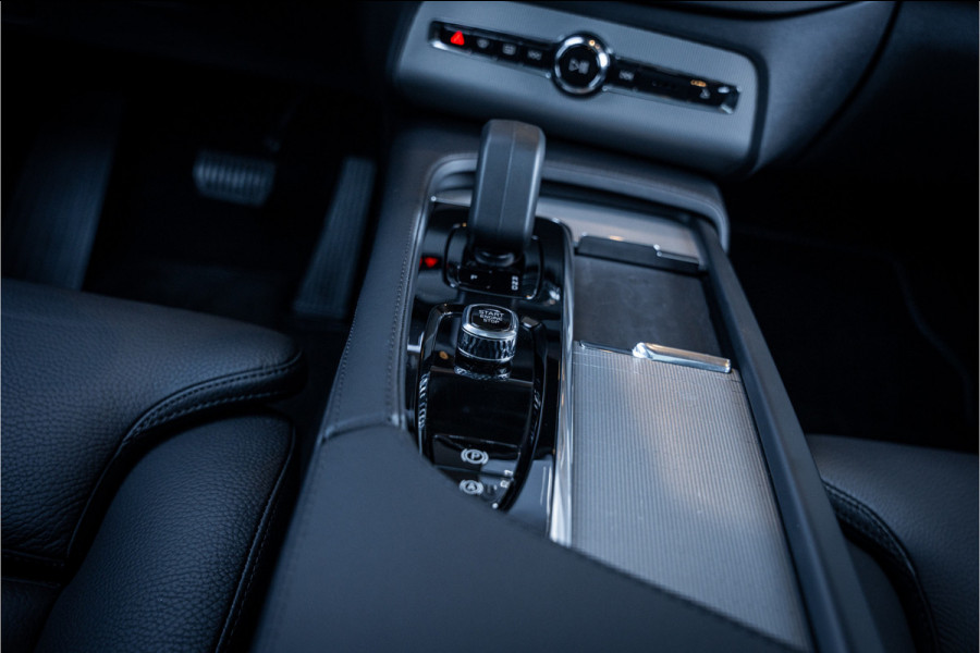 Volvo XC90 2.0 T8 Plug-in hybrid AWD Plus Dark - Panorama | Luchtvering | H&K | Elek. Trekhaak | 360 Camera