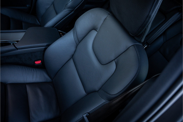 Volvo XC90 2.0 T8 Plug-in hybrid AWD Plus Dark - Panorama | Luchtvering | H&K | Elek. Trekhaak | 360 Camera