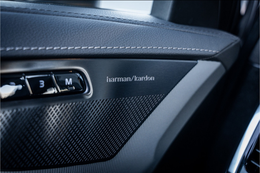 Volvo XC90 2.0 T8 Plug-in hybrid AWD Plus Dark - Panorama | Luchtvering | H&K | Elek. Trekhaak | 360 Camera