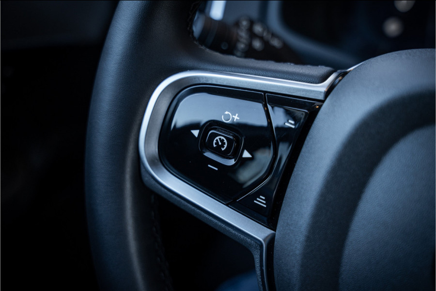 Volvo XC90 2.0 T8 Plug-in hybrid AWD Plus Dark - Panorama | Luchtvering | H&K | Elek. Trekhaak | 360 Camera