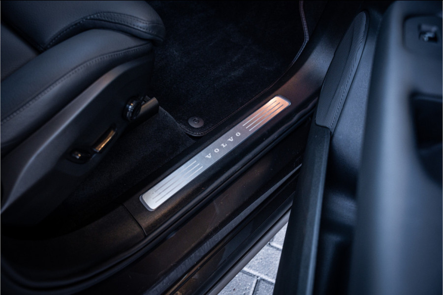 Volvo XC90 2.0 T8 Plug-in hybrid AWD Plus Dark - Panorama | Luchtvering | H&K | Elek. Trekhaak | 360 Camera